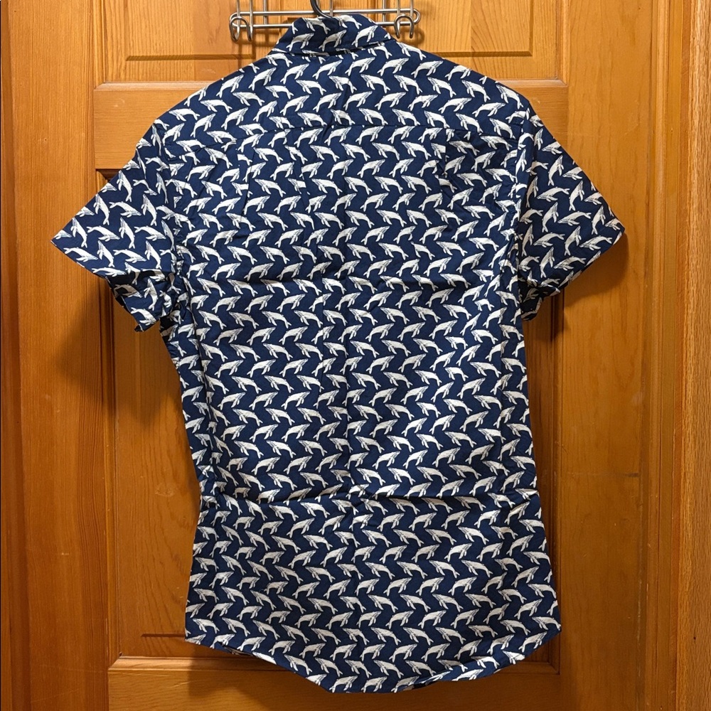 NWT J. Crew Blue and White Whale Patterned‎ Men's Dress Shirt Size Small - Picture 2 of 4